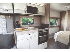 2023 Swift Conqueror 580