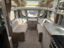 2015 Swift Conqueror 645
