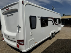 2015 Swift Conqueror 645