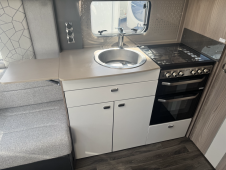 2023 Swift Conqueror 560