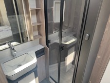 2025 Swift Elegance 780 Grande with E&P hydraulic auto-levelling system