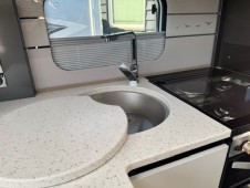 2025 Swift Elegance 780 Grande with E&P hydraulic auto-levelling system