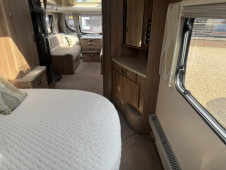 2015 Swift Conqueror 645