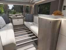 2027 Swift Conqueror 645 Grande