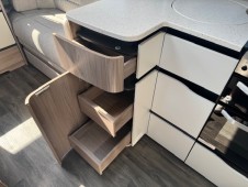 2025 Swift Elegance 780 Grande with E&P hydraulic auto-levelling system