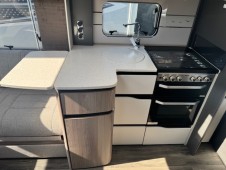 2025 Swift Elegance 780 Grande with E&P hydraulic auto-levelling system