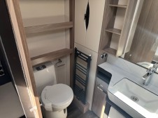 2025 Swift Elegance 780 Grande with E&P hydraulic auto-levelling system