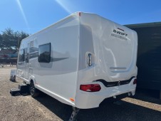 2025 Swift Elegance 780 Grande with E&P hydraulic auto-levelling system