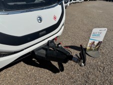 2025 Swift Elegance 780 Grande with E&P hydraulic auto-levelling system