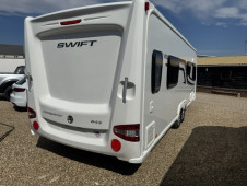 2015 Swift Conqueror 645