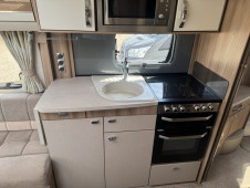 2015 Swift Conqueror 645