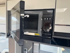 2025 Swift Elegance 780 Grande with E&P hydraulic auto-levelling system