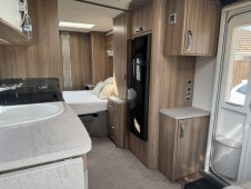 2015 Swift Conqueror 645